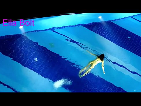 ❤️ मी पाहणे थांबवू शकत नाही, तरुण गोरा ELLA BOLT रिसॉर्ट पूलमध्ये नग्न पोहताना पकडला गेला ❤️❌ अश्लील mr.full-porner-com.ru ❌❤